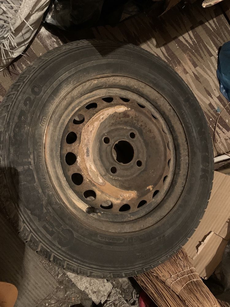 Резервна гума с желязна джанта