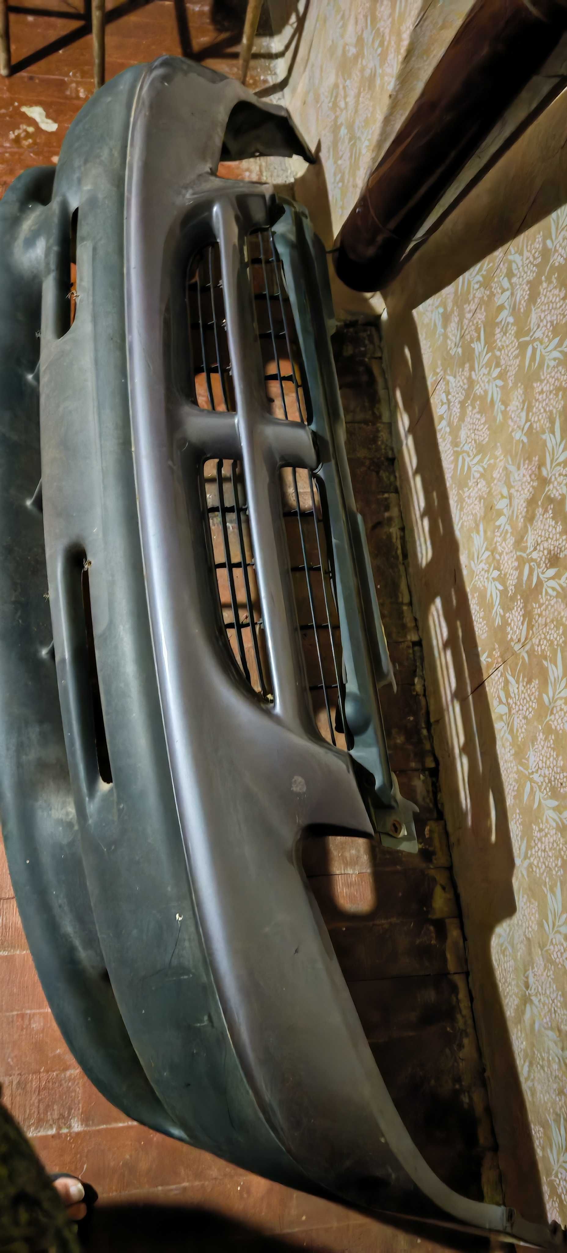 Предна броня - chrysler voyager 98 година.