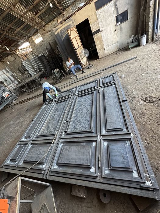 Металлические двери, ворота