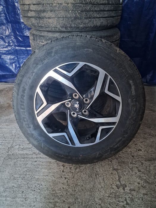 Продам комплект дисков с шинами родные от KIA SPORTAGE