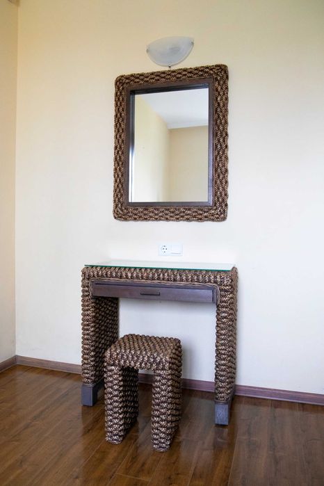 Сет тоалетка с огледало от ратан. Нова цена до 10.12.2025