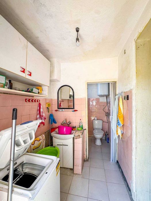 Двуетажна къща с двор в центъра на град Средец, област Бургас