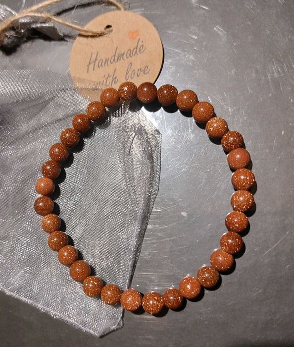 Гривни от естествени камъни