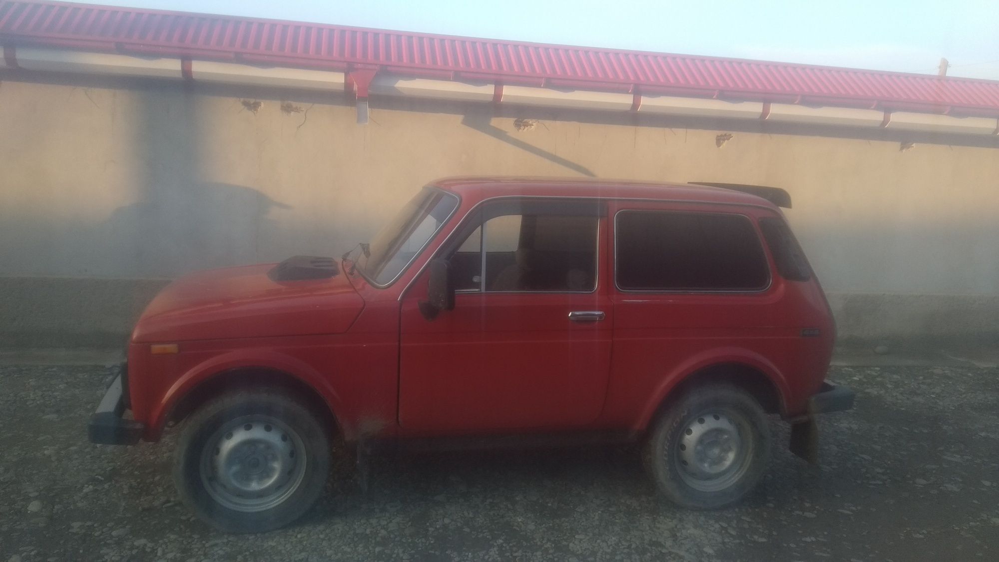 Vaz 21011 vaz 2106 vaz 2121 niva moshinalar sotiladi