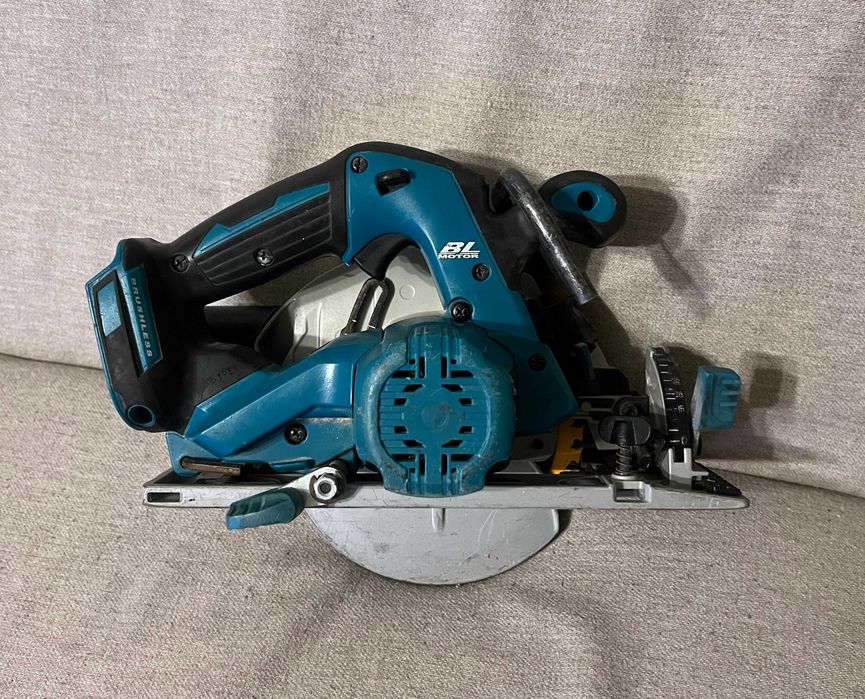 Circular Makita DHS680 18V LXT brushless doar corp functional