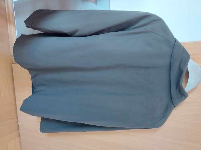 Продавам ново дамско пролетно-есенно яке донесено от Италия