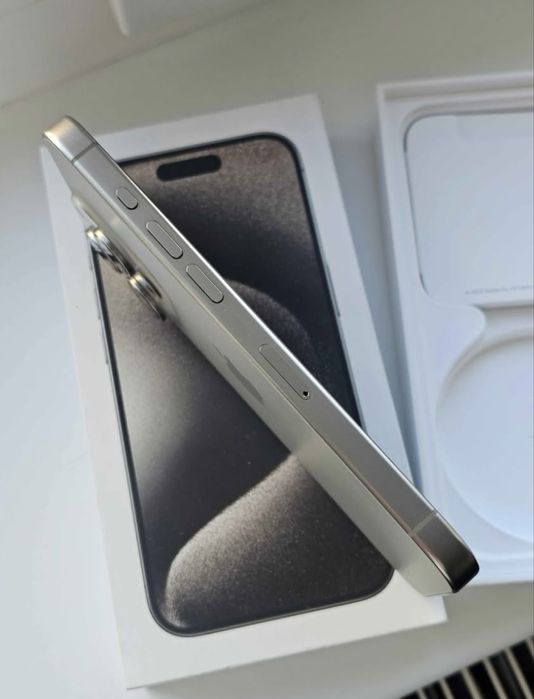 Vand / Schimb 15 Pro 256 GB White