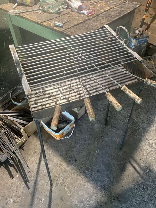BBQ барбекюта скари на дървени въглища