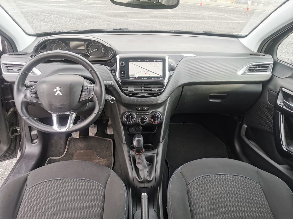 Peugeot 208 1.2VTI Signature 75903km an 2019