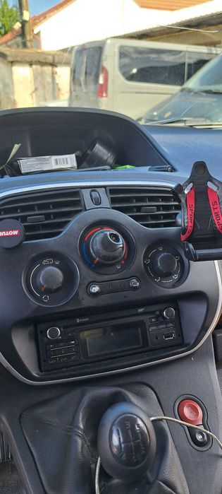 Renault Kangoo pentru marfa