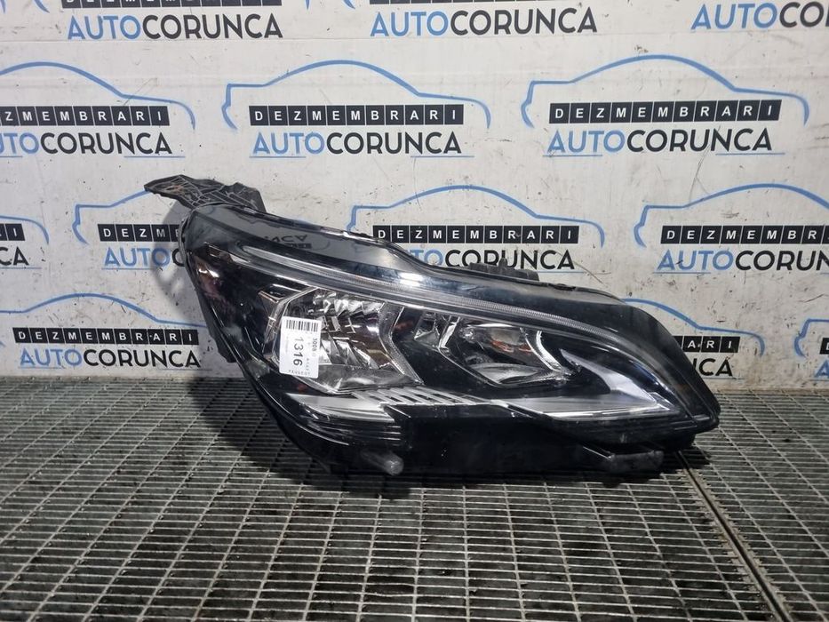 Far Dreapta Peugeot 3008 II 2016 - 2020 SUV 4 Usi (1316) Fara xenon .P900851172955
