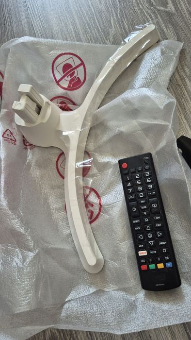 Televizor LG Alb 70 cm