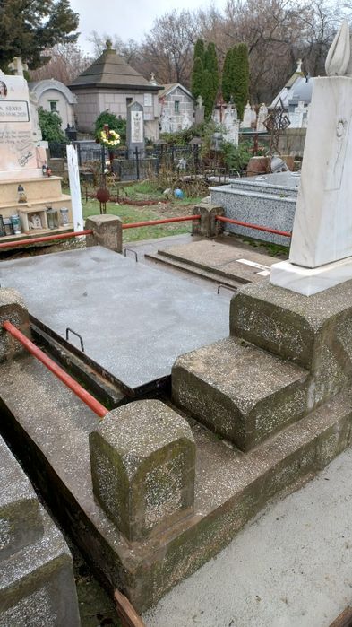 Loc de veci cimitirul Ungureni