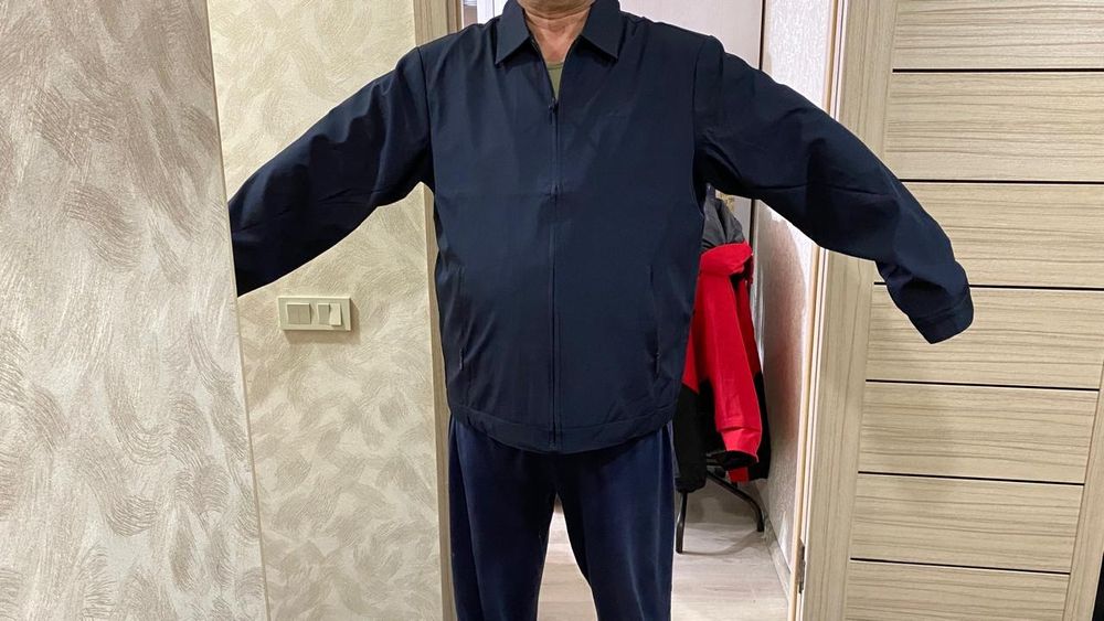 Продам классическую ветровку на весну 62-64 размер