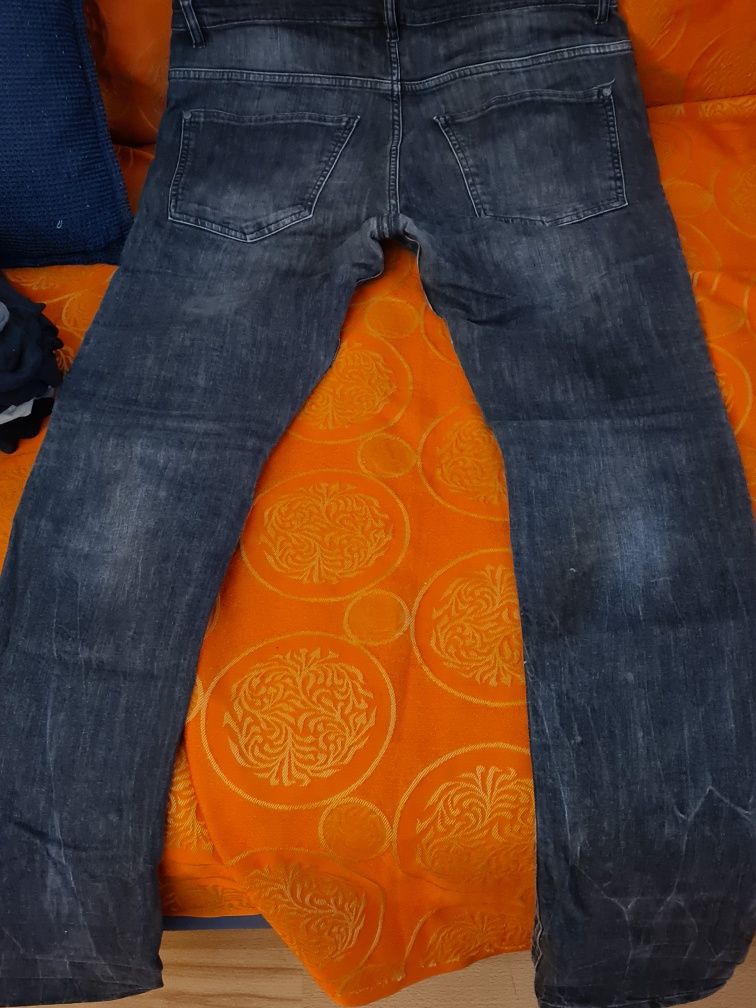 Set Pantaloni  Cropp joggers (34) , H&M Skinny Jeans (34)