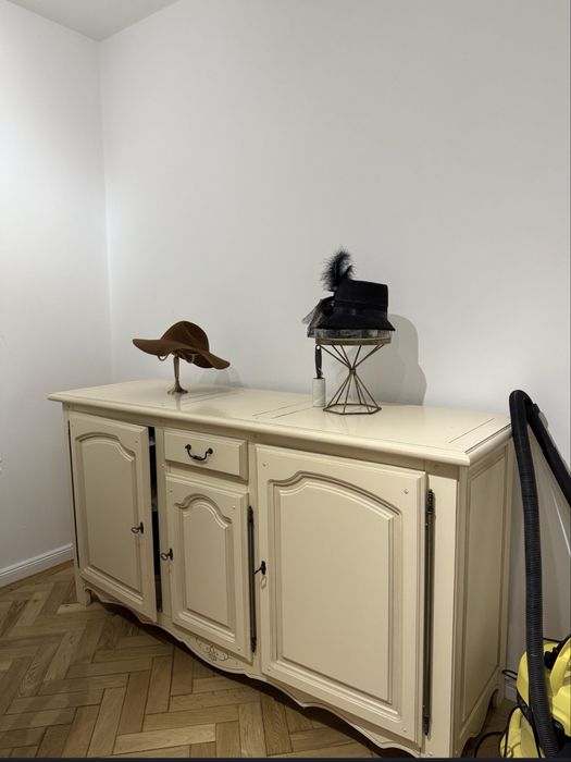 Set mobilier din lemn masiv