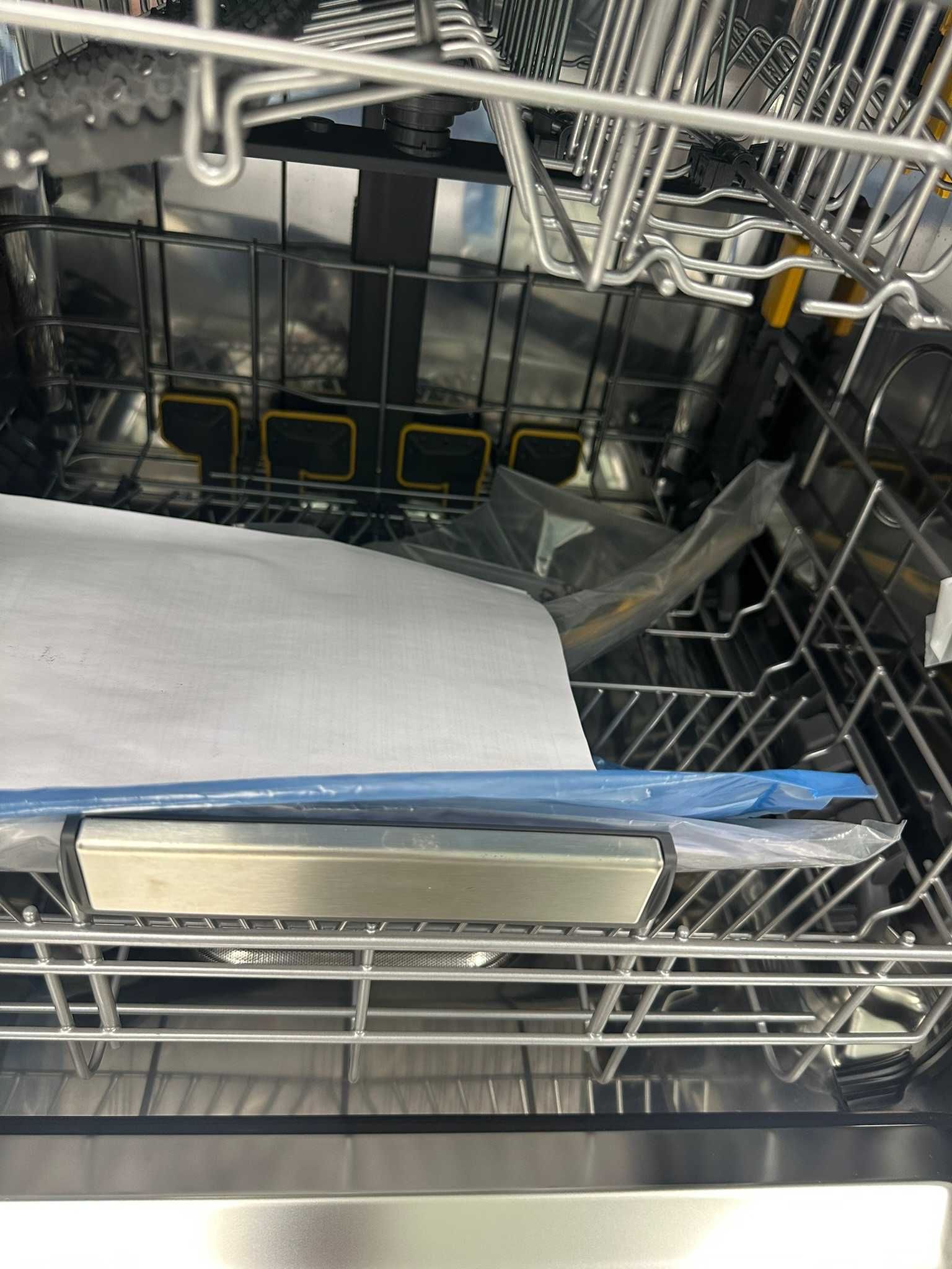 Съдомиялна машина Whirlpool W7IHP40L 15/ 10 програми 3-то отделение