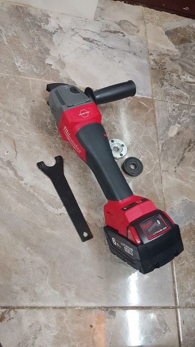 Flex cu variator Milwaukee cu baterie de 6A