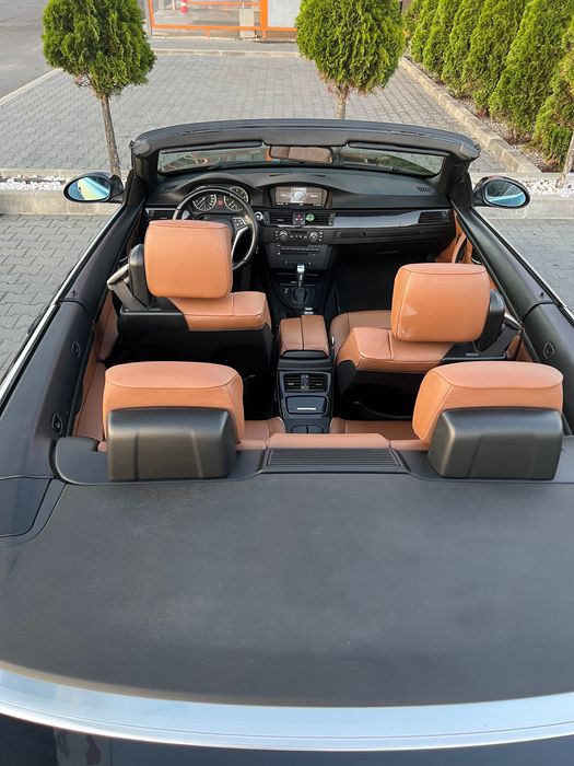 BMW 320i Cabrio.