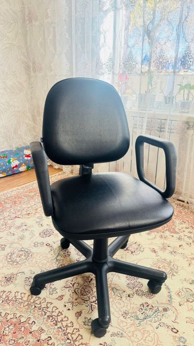 Продам кресло офисное