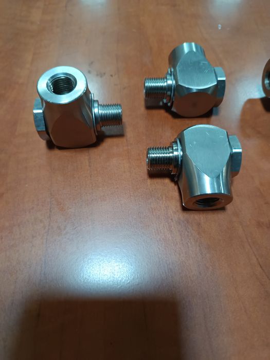 Механизъм за въртящо рамо за автомивка