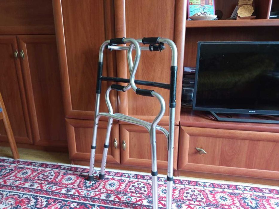 Инвалидные ходунки