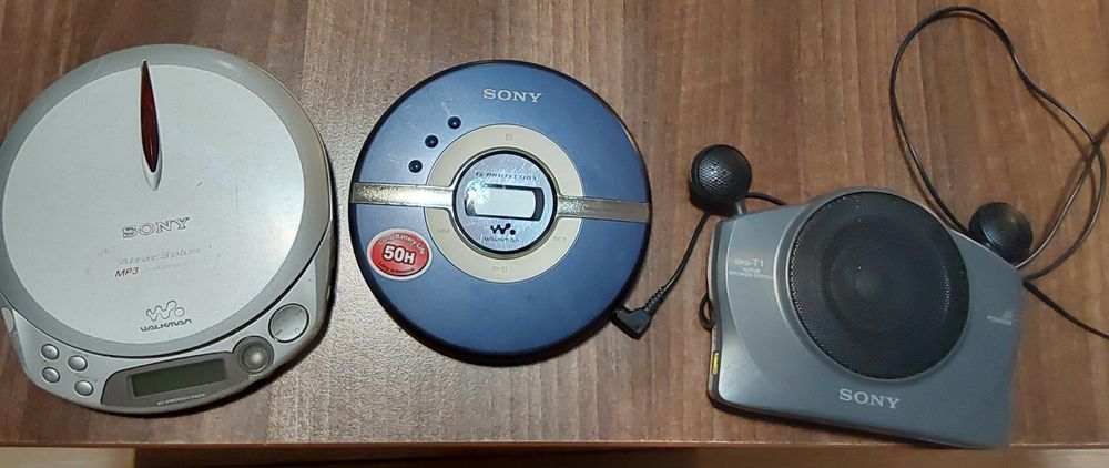 Vând CD player Sony , mp3 Sony , casetofon portabil