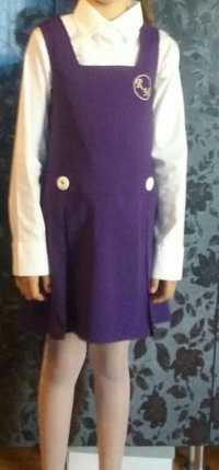 Vand uniformă pentru fetiță
