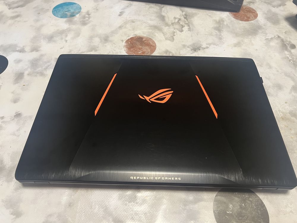 Нутбок Asus Rog Strix