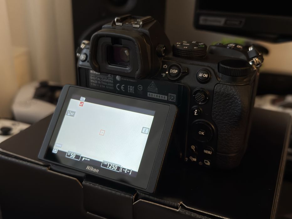 KIT Camera Foto Nikon Z5 + Adaptor FTZ Mirrorless + Flash 24.3 MP