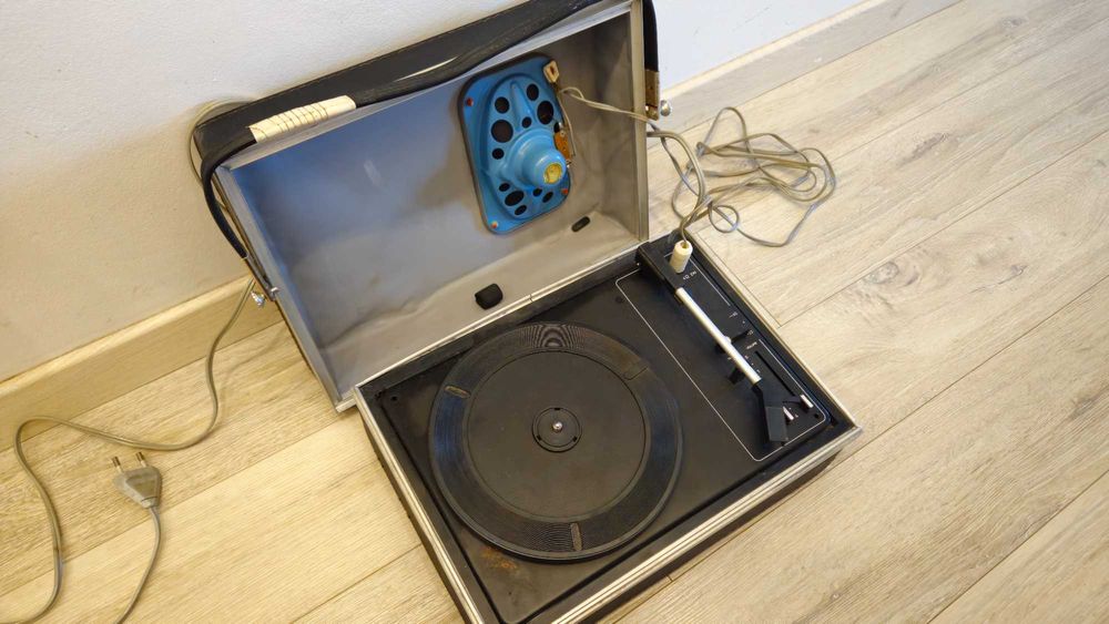 Vand pickup vintage cu difuzor incorporat in geanta (Tesla Ge-072)