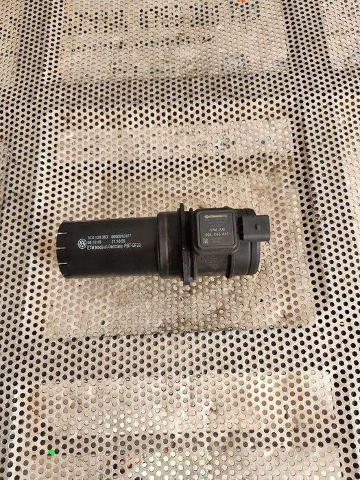 Debitmetru Aer Vw Golf 6 VI Touran Jetta Passat Etc. Diesel Euro 5 Cod 03L