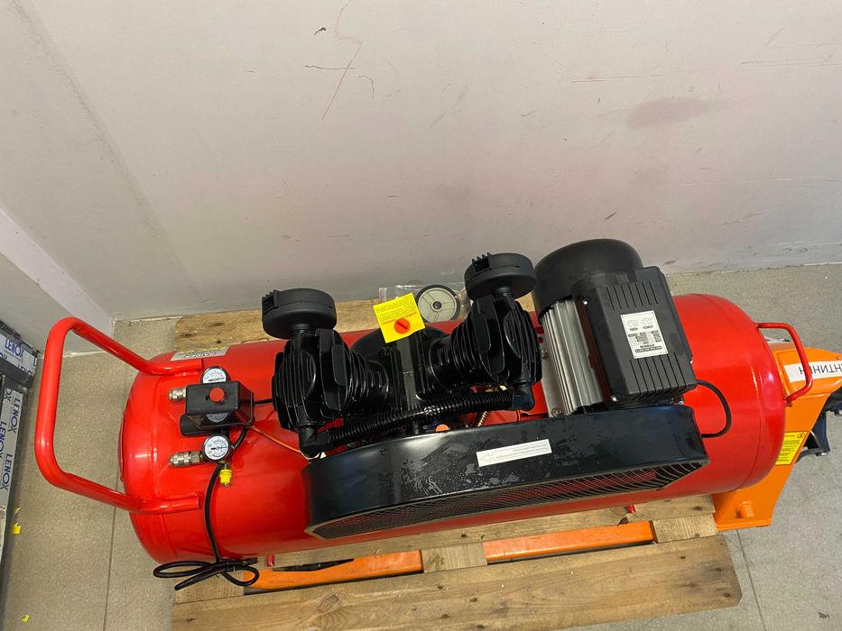 120119	Компресор 200L 2.2kW 250L/min 2цил. ремък RD-AC19