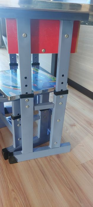 Vând 2 birouri copii cu scaun