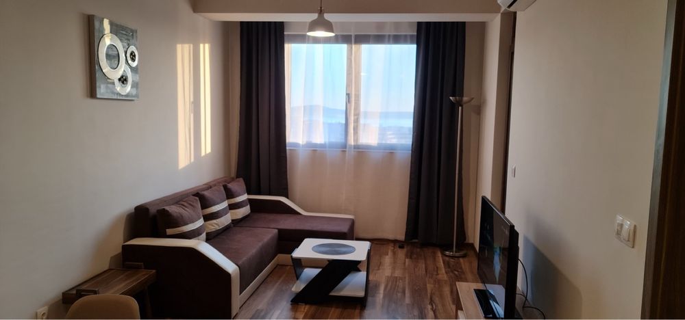 Разтегателен диван