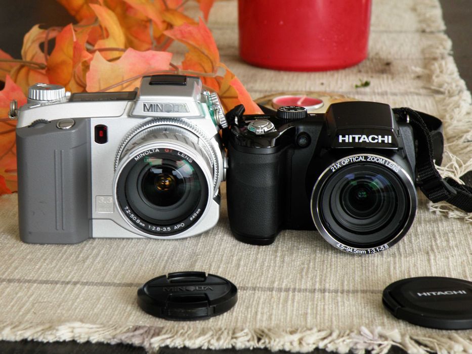 Foto Minolta Dimage 5 + Hitachi HBC 1600E