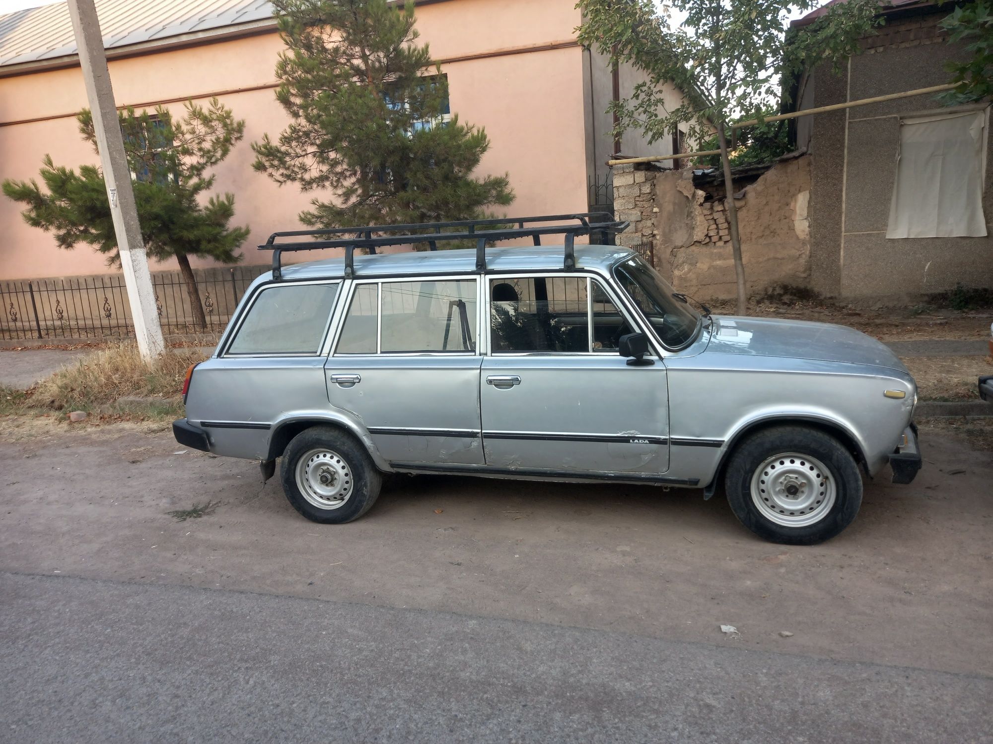 2102 сотилади метани бор 1980 йил