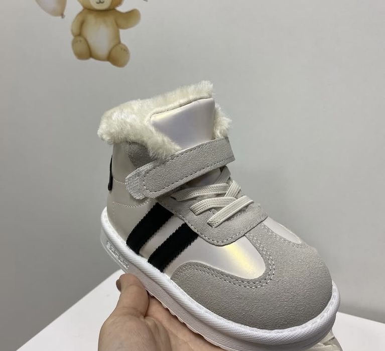 Продам абсолютно новые зимние ботинки 27 размер