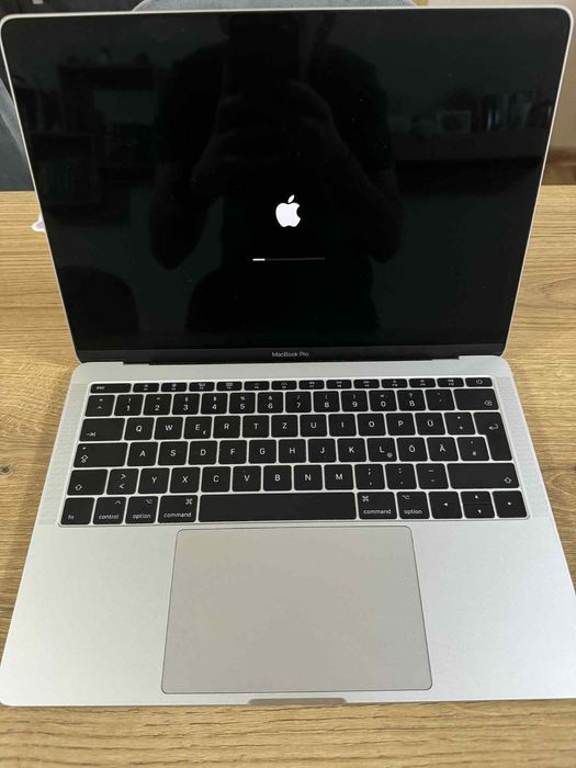 MacBook Pro A1708 13` 2017/SSD 256GB/ i5 2.3-3.6 GHz //8 RAM  2133 MHz