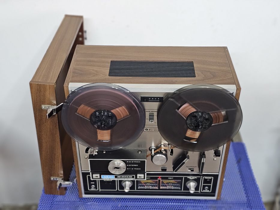 Magnetofon Akai X-201D