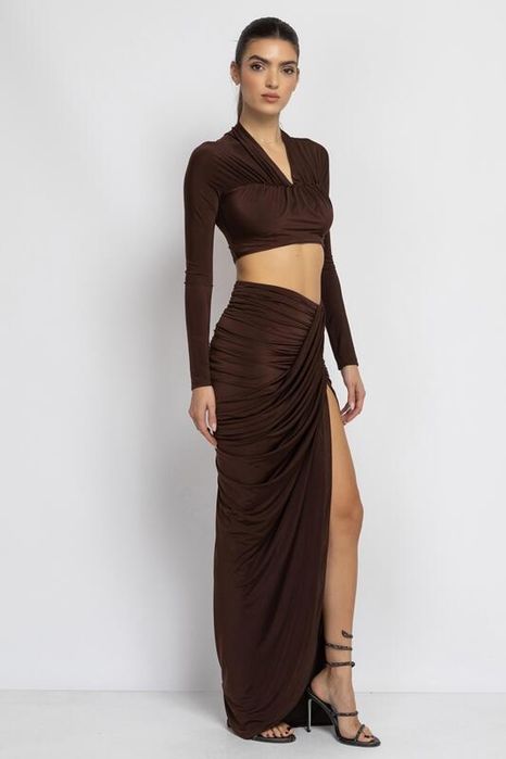 Cliche Сет от къса блуза и пола с набори в кафяво