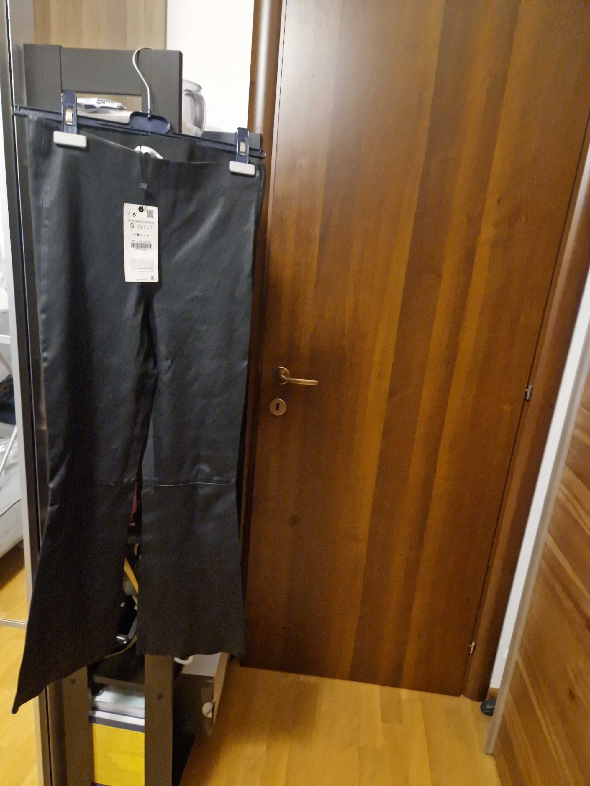 Pantaloni de piele zara