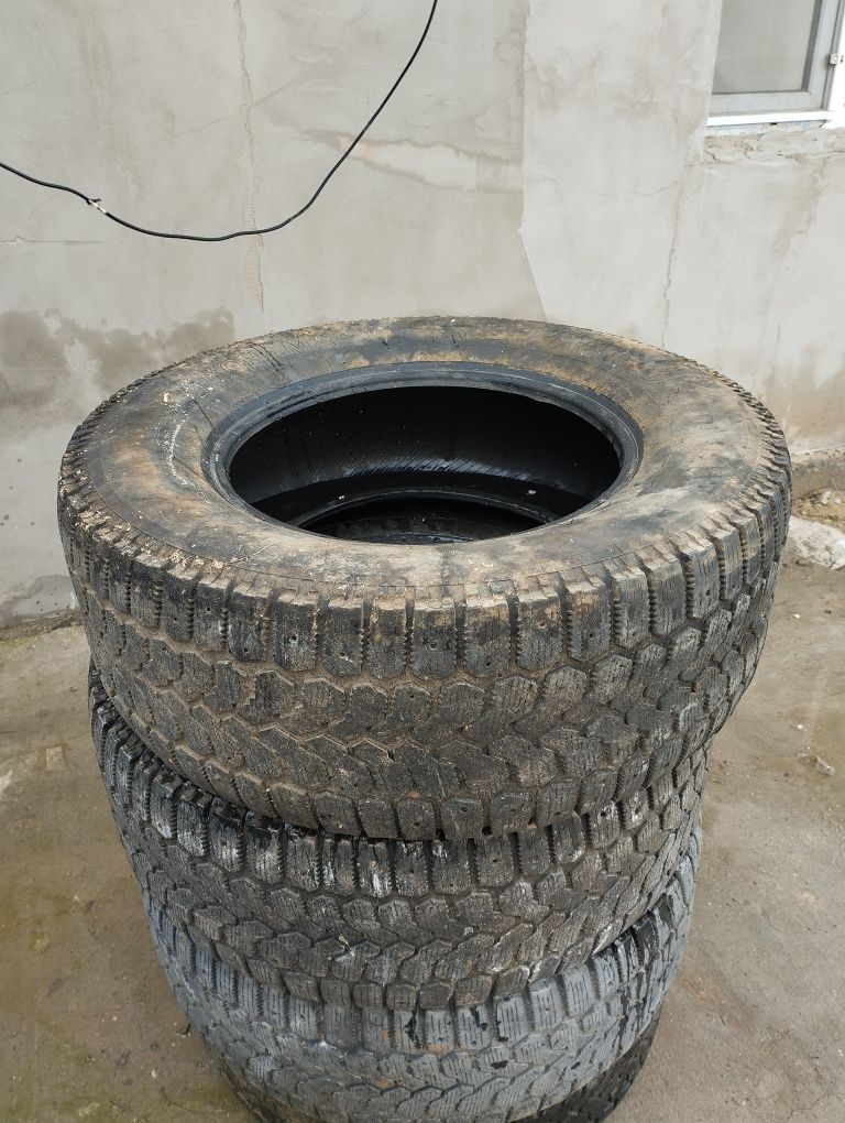 Продам шины 275/65R17