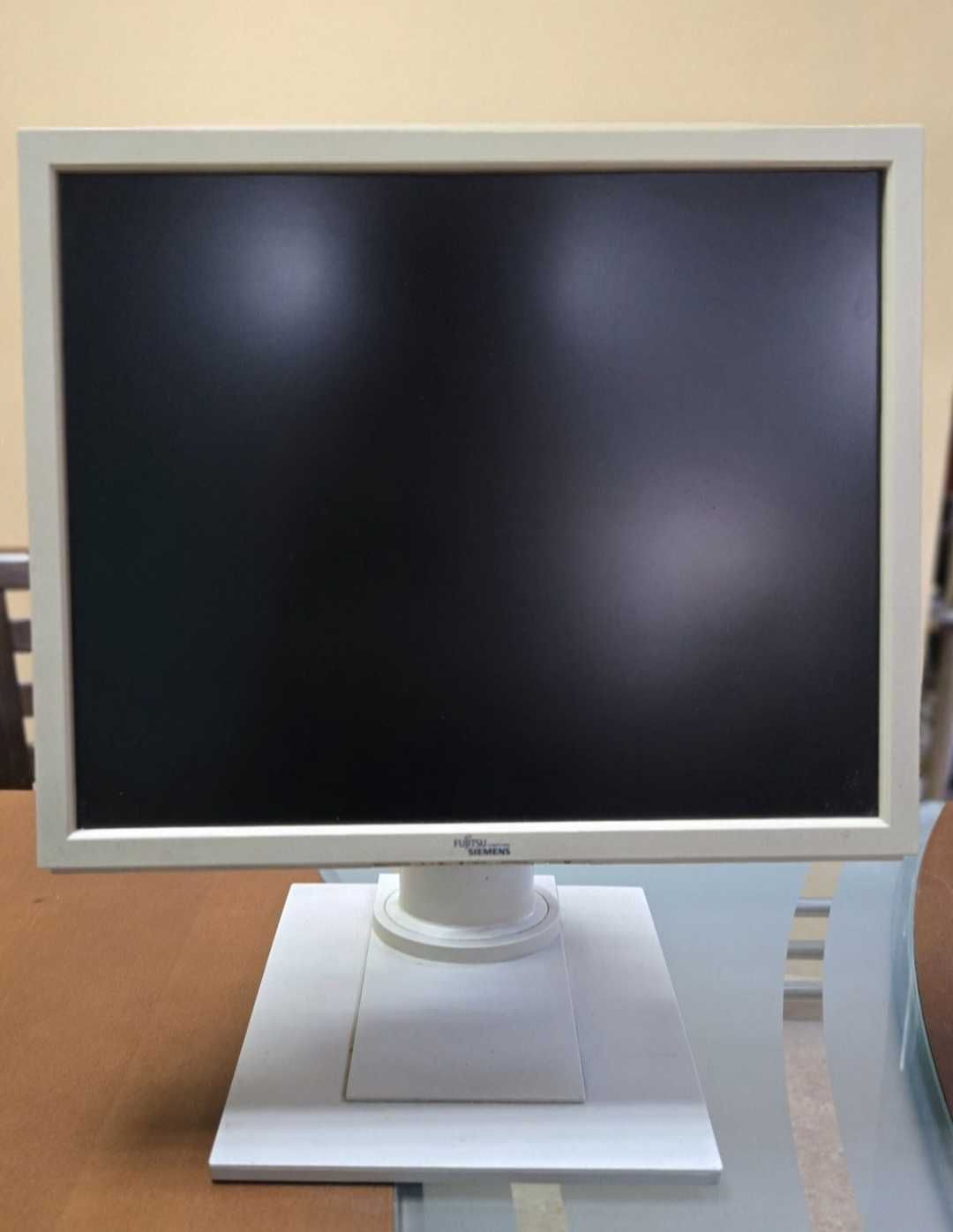 Монитор Fujitsu Siemens A17-3A, компютър