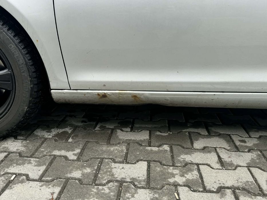 Vand sau schimb golf 6(cu Suv)