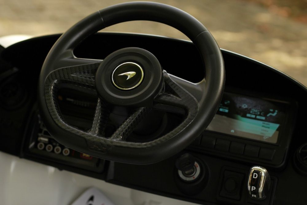 Masinuta electrica pentru copii McLaren 720s 2x35W 12V #Alb