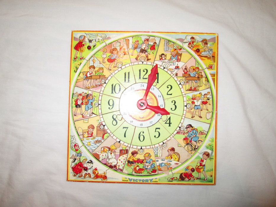 Дървен пъзел часовник