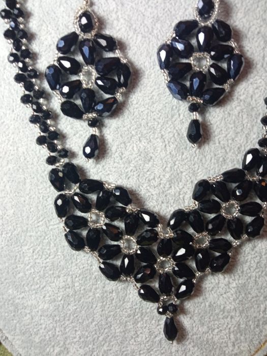 Продам колье и серьги ручной работы