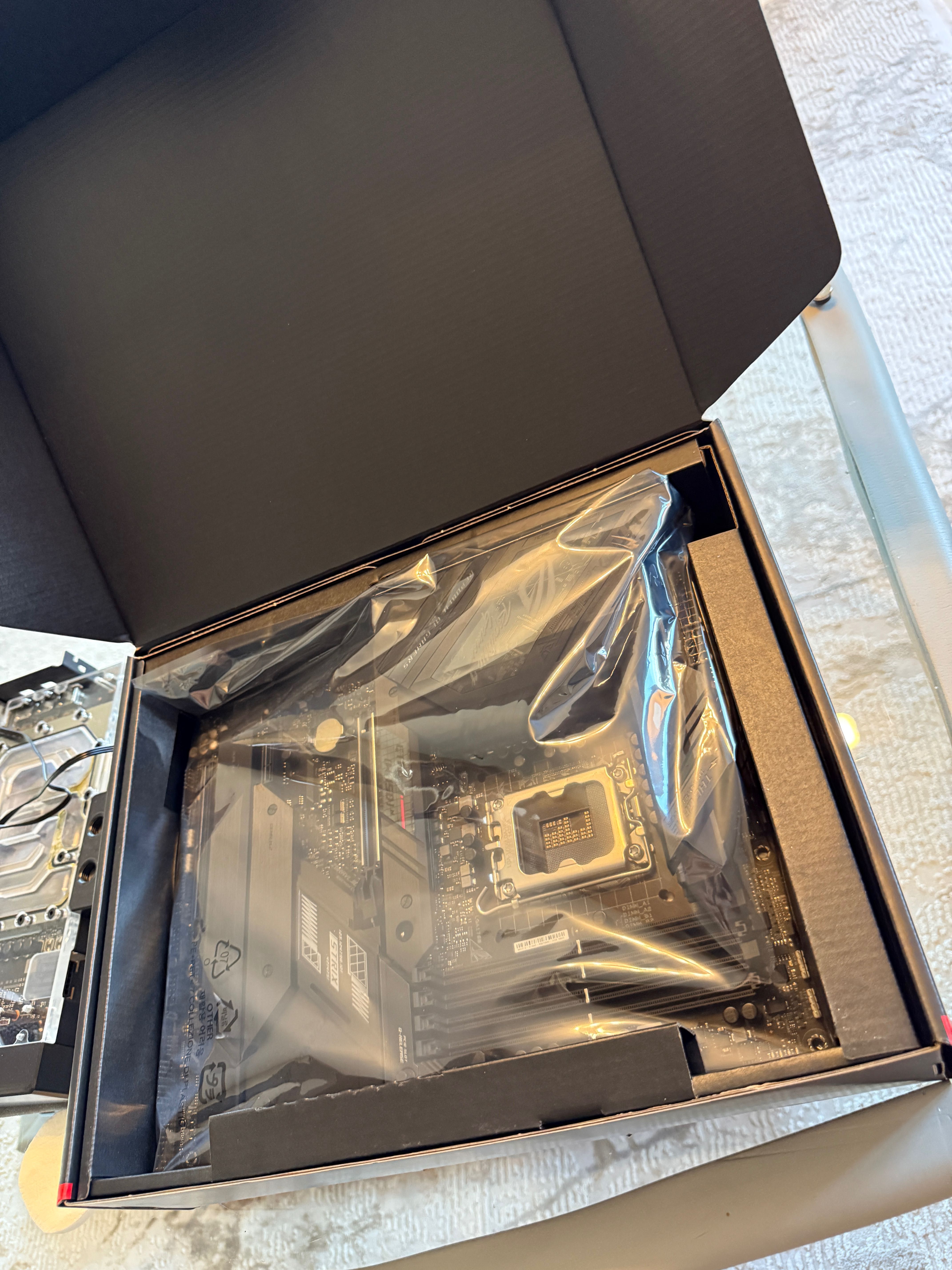 Дънна Платка ASUS ROG Swift Z690-F