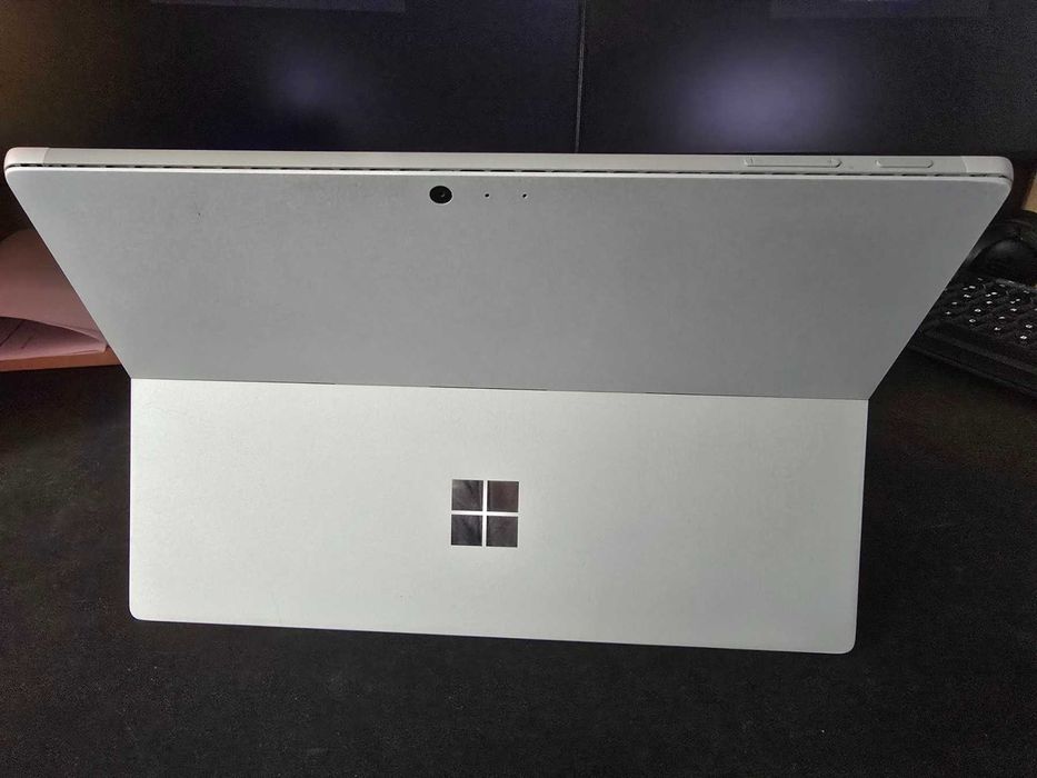 Microsoft Surface Pro 6 / i5 8th /8GB Ram / 256 SSD
